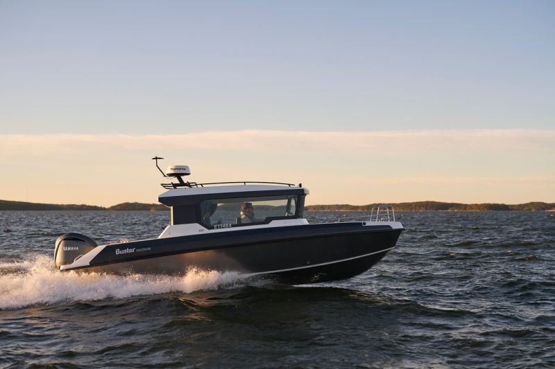 Buster Magnum Cabin (2022&ndash;) &ndash; Tutun nimen saanut uusi hyttivene - Ensiesittely - Totalvene.fi