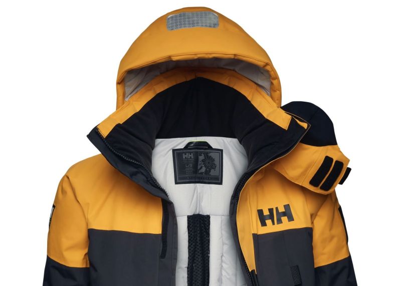 Helly Hansen Arctic Ocean Parka (2023&ndash;) &ndash; Vastuullisesti valmistettu purjehdustakki kylmiin olosuhteisiin - Ensiesittely - Totalvene.fi