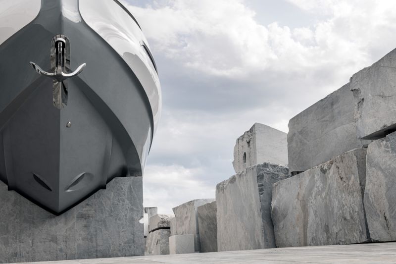 Invictus GT320 Versilys (2022&ndash;) &ndash; Kyll&auml;, t&auml;ss&auml; italialaisessa p&auml;iv&auml;risteilij&auml;ss&auml; on marmoriturkki! - Ensiesittely - Totalvene.fi