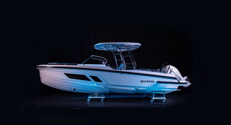 Quarken 27 T-Top (2022&ndash;) &ndash; Katos p&auml;&auml;lle ja menoksi - Ensiesittely - Totalvene.fi