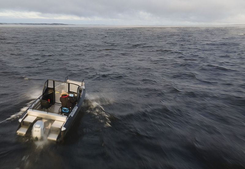 Faster 545 SCA (2022&ndash;) &ndash; Esteett&ouml;m&auml;sti vesille - Kokeilu - Totalvene.fi