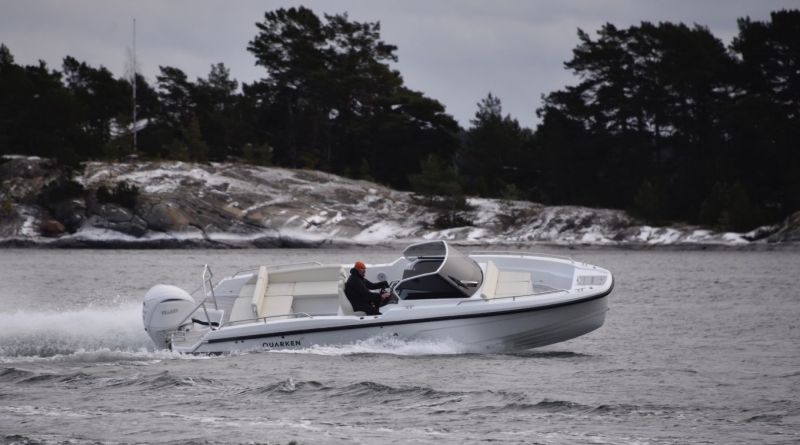 Quarken 27 Open (2022&ndash;) &ndash; Seuraava suomalainen suksee - Kokeilu - Totalvene.fi