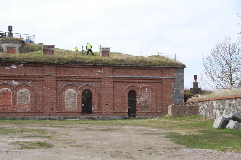 Vallisaaressa remontoidaan &ndash; Vierassataman p&auml;&auml;laituriin on saatu t&auml;ksi kes&auml;ksi s&auml;hk&ouml;t - Satamat - Totalvene.fi