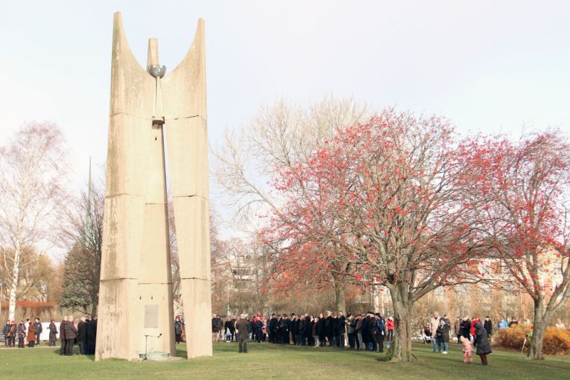 Merenkulkuj&auml;rjest&ouml;t kunnioittavat mereen menehtyneit&auml; &ndash; Kunniak&auml;ynti muistomerkill&auml; ja alusparaati pyh&auml;inp&auml;iv&auml;n&auml; 5.11.2022 - Uutinen - Totalvene.fi
