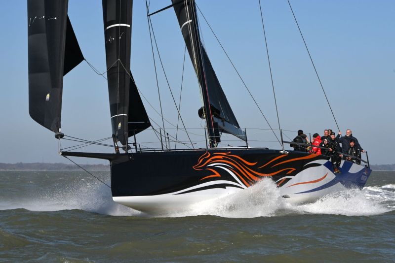 Tulikettu katosi Atlantille &ndash; Siirtomiehist&ouml; pelastui kilpapurresta apuun tulleeseen tankkeriin - Uutinen - Totalvene.fi