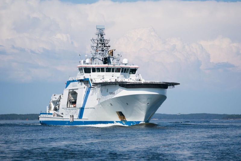 Meripelastuksen h&auml;t&auml;tilanne Helsingin edustalla &ndash; Vuotava moottorivene uppoamisvaarassa - Uutinen - Totalvene.fi