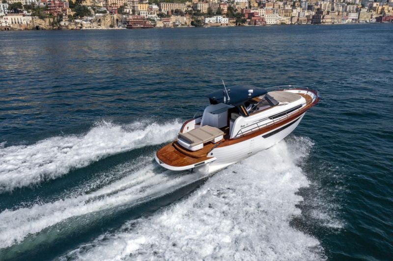 Mim&igrave; Libeccio 11 Cabin (2023-) &ndash; Maistuisiko p&auml;ivitetty gozzo? - Ensiesittely - Totalvene.fi