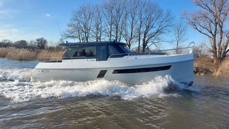 Maxima 37 (2023&ndash;) &ndash; Uusi tulokas matkamoottoriveneiden markkinoille - Ensiesittely - Totalvene.fi
