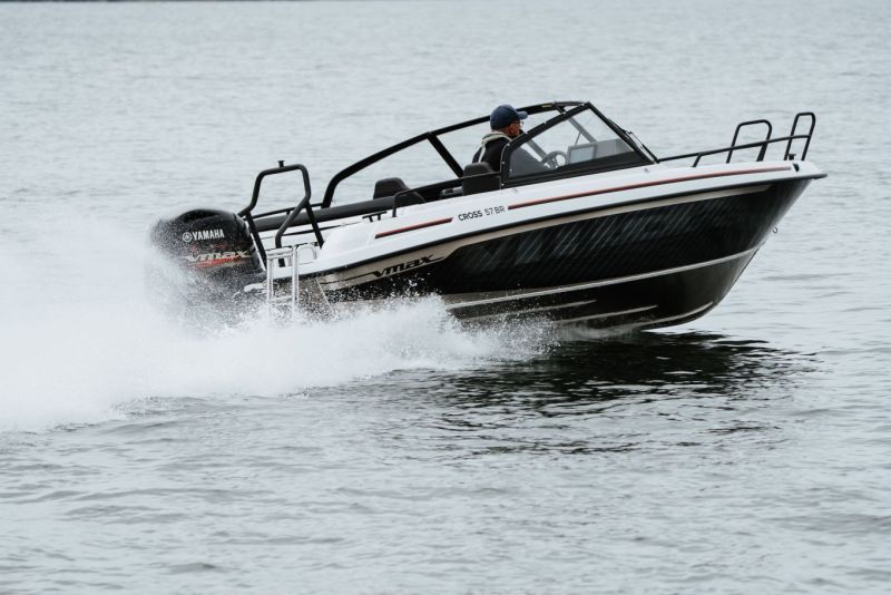 Yamarin Cross 57 V Max (2023&ndash;) &ndash; Pikkuisen pirte&auml;mpi - Kokeilu - Totalvene.fi