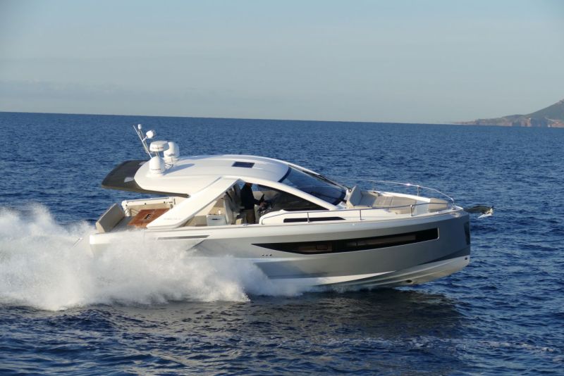 Jeanneau DB/37 (2023&ndash;) &ndash; Muodollisesti premiumia - Kokeilu - Totalvene.fi