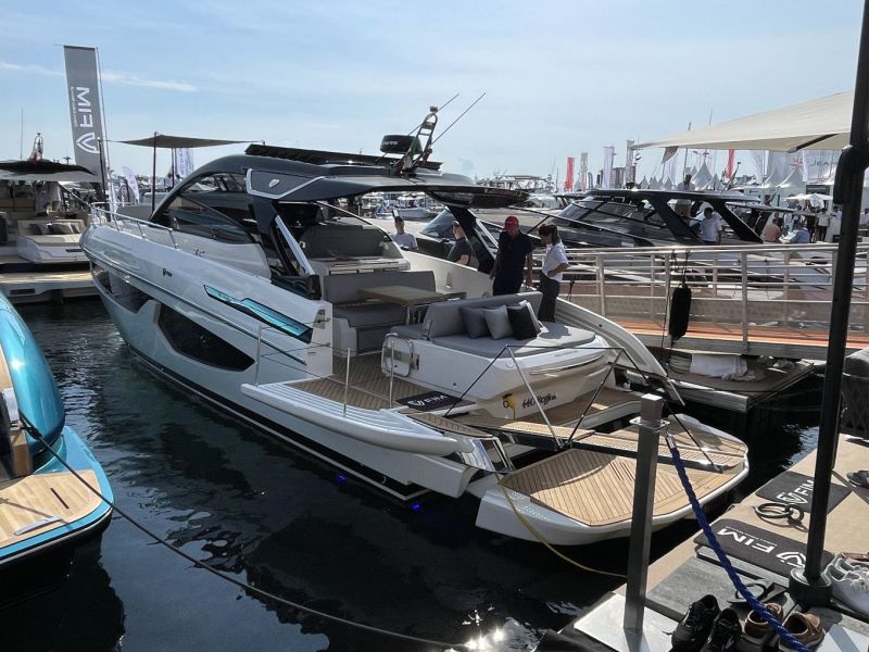 Cannes Yachting Festival & Salone Nautico Genova: FIM 440 Regina &ndash; Suoraan syv&auml;&auml;n p&auml;&auml;tyyn - Reportaasi - Totalvene.fi