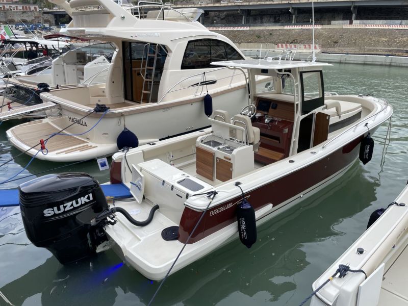 Salone Nautico Genova: Tuccoli T250 Capraia Cala Rossa &ndash; Italiaa retro- ja jenkkivivahteella - Reportaasi - Totalvene.fi