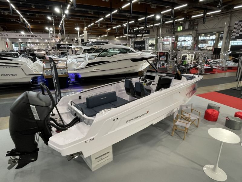 Vene 23 B&aring;t: moottorit &ndash; Kaikille aisteille - Reportaasi - Totalvene.fi