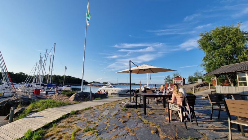 J&auml;ttitykkien juurella el&auml;&auml; harvinaisen monimuotoinen luonto  &ndash; &Ouml;r&ouml;n saari on Suomen upeimpia luontoretkikohteita - Satamat - Totalvene.fi