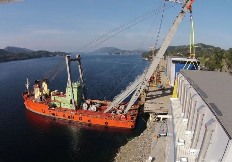 Helsingin Kruunuvuorensel&auml;lle saapuu valtava merinosturi Norjasta &ndash; Nostoty&ouml;t vaikuttavat alueen veneilyyn hein&auml;kuun lopulla - Uutinen - Totalvene.fi