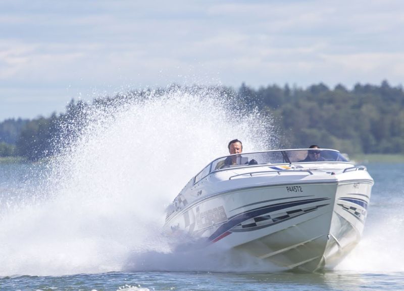 Vauhtiveneit&auml;, hauskoja asuja ja pelikortteja &ndash; Nauvossa kaasutellaan viikonloppuna Saaristo Poker Run  - Uutinen - Totalvene.fi