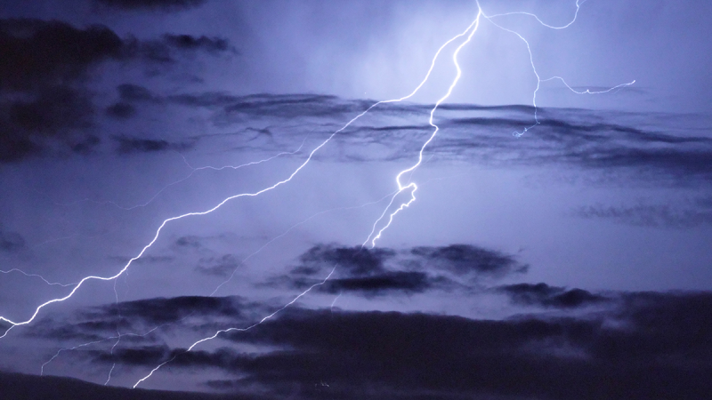 N&auml;in suojaudut salamalta veneess&auml;si &ndash; Ukkoskauden ohjeet - Näin se tehdään - Totalvene.fi