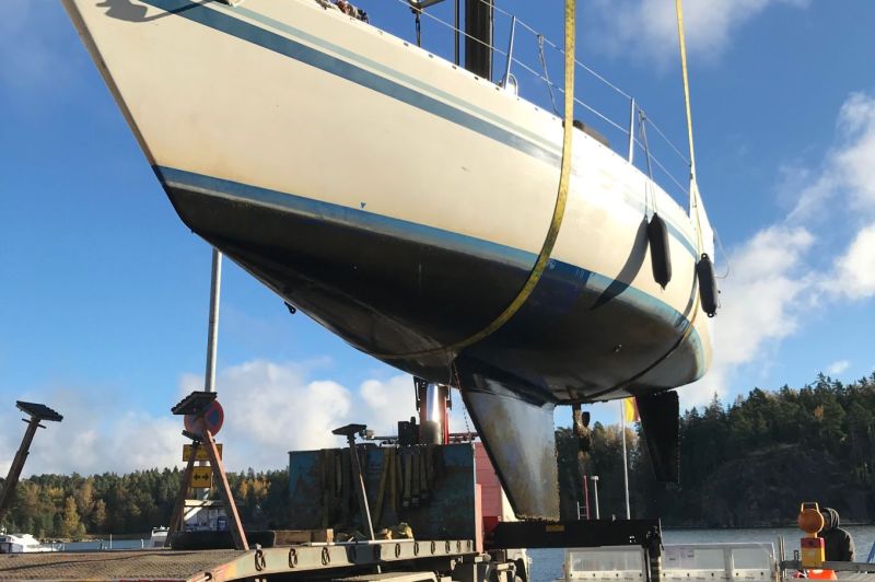 Veneiden syyshuolloissa ja siirroissa sattuu vahinkoja  &ndash; Lue vakuutusyhti&ouml;n vinkit turvalliseen nostoon ja kuljetukseen - Näin se tehdään - Totalvene.fi