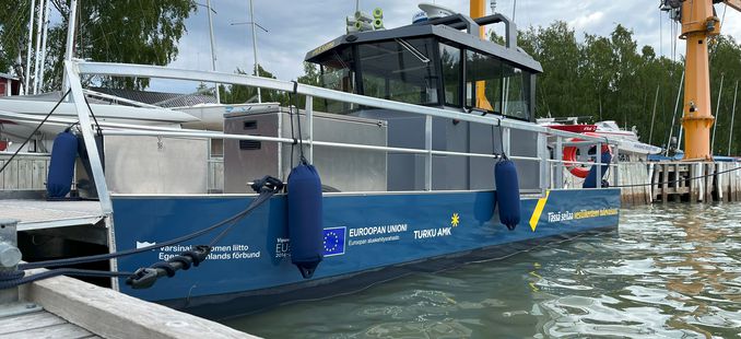 Turun AMK:n kehitt&auml;m&auml; autonomisen liikenteen testialus seilaa kes&auml;ll&auml; saaristomerell&auml; &ndash; Teko&auml;lylogaritmit suuntaavat merelle - Uutinen - Totalvene.fi