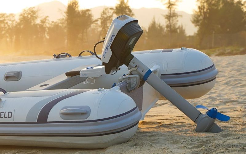 Tunnelma tiivistyy s&auml;hk&ouml;moottorimarkkinoilla &ndash; S&auml;hk&ouml;j&auml;tit ajautuivat takuukilpasille - Uutinen - Totalvene.fi