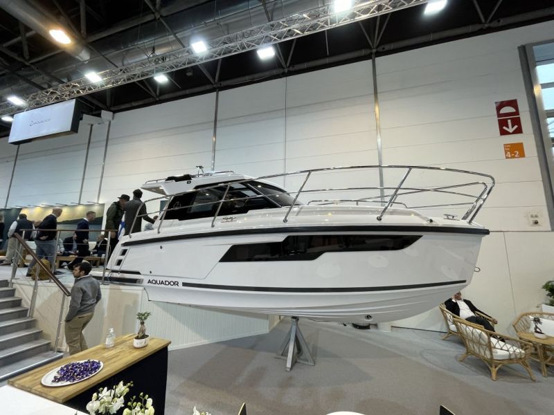Boot D&uuml;sseldorf 2023: Aquador 250 HT &ndash; Kompakti kruiseri - Video - Totalvene.fi