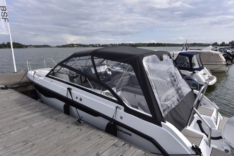 Yamarin 80 Day Cruiser (2024&ndash;) &ndash; Kahden(toista) minuutin kuomusulkeiset - Video - Totalvene.fi