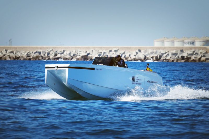 De Antonio E23 (2024&ndash;) &ndash; S&auml;hk&ouml;katti kiinte&auml;ll&auml; foililla, por favor - Kokeilu - Totalvene.fi