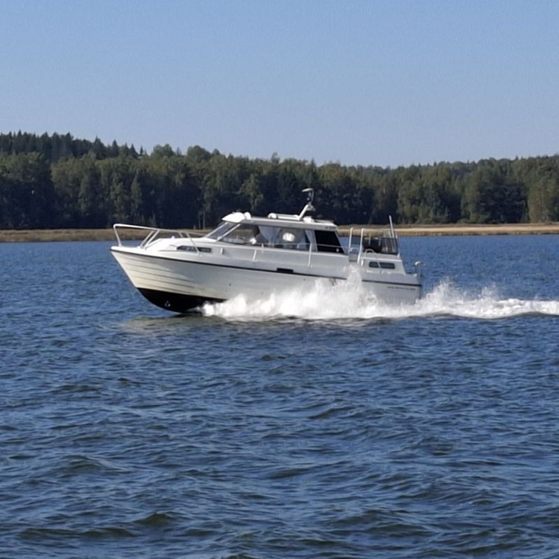 Sis&auml;moottorin vaihto &ndash; Is&auml;lt&auml; pojalle - Näin se tehdään - Totalvene.fi