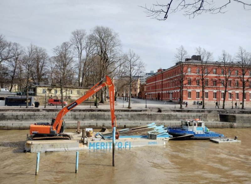 Kev&auml;t saapui Turkuun &ndash; Aurajoella aloitettiin venepaikkojen paalutusty&ouml;  - Uutinen - Totalvene.fi