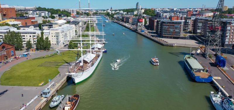 Aurajoki on valmis vastaanottamaan suuret purjelaivat &ndash; Ty&ouml; tuotti yhdeks&auml;n miljoona &auml;mp&auml;rillist&auml; ruoppausj&auml;tett&auml; - Uutinen - Totalvene.fi