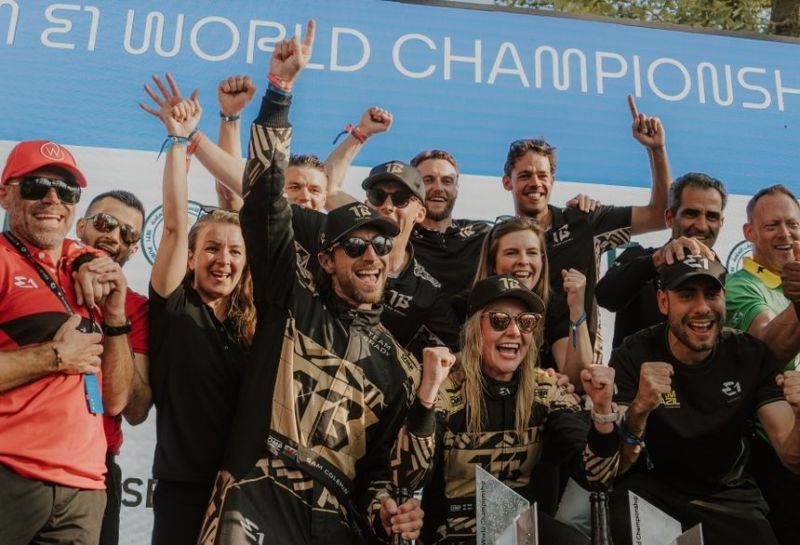 Sinivalkoista juhlaa uudessa luokassa &ndash; Emma Kimil&auml;inen kruunattiin E1-sarjan maailmanmestariksi  - Uutinen - Totalvene.fi