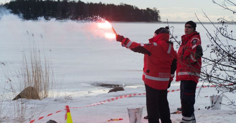 H&auml;t&auml;merkinantoharjoitus Helsingin Jollaksessa 9.3.2024 &ndash; Taivaan t&auml;ydelt&auml; h&auml;t&auml;raketteja  - Uutinen - Totalvene.fi