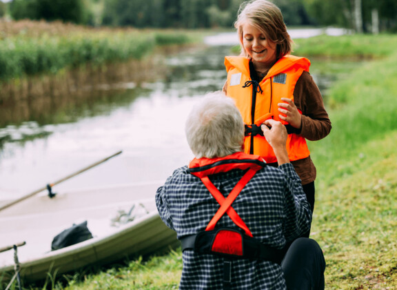 Juhannusvesille vastuullisesti:  Asenne kuntoon, korkki kiinni ja pelastusliivit p&auml;&auml;lle - Uutinen - Totalvene.fi