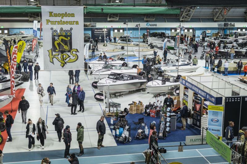 Enn&auml;tysm&auml;&auml;r&auml; veneit&auml; houkutteli Kuopio-hallin t&auml;yteen &ndash; Kallavesj&rsquo;-messuilla vieraili viikonlopun aikana j&auml;rjest&auml;j&auml;n mukaan noin 18 000 k&auml;vij&auml;&auml; - Uutinen - Totalvene.fi