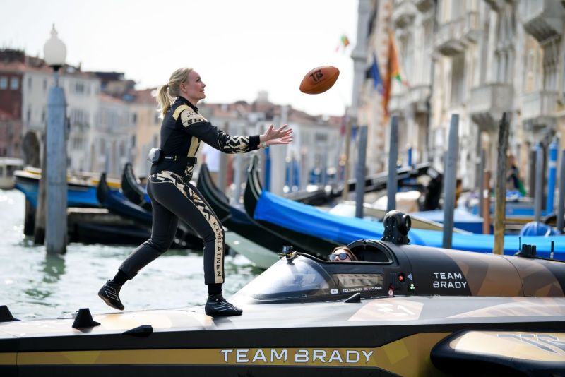 Iloisia suomalaistunnelmia s&auml;hk&ouml;venesarjassa &ndash; Emma Kimil&auml;inen dominoi Venetsiassa - Uutinen - Totalvene.fi