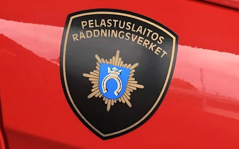 Iso pelastusteht&auml;v&auml; Kirkkonummella &ndash; Viisimetrinen lasikuituvene leimahti ilmiliekkeihin - Uutinen - Totalvene.fi