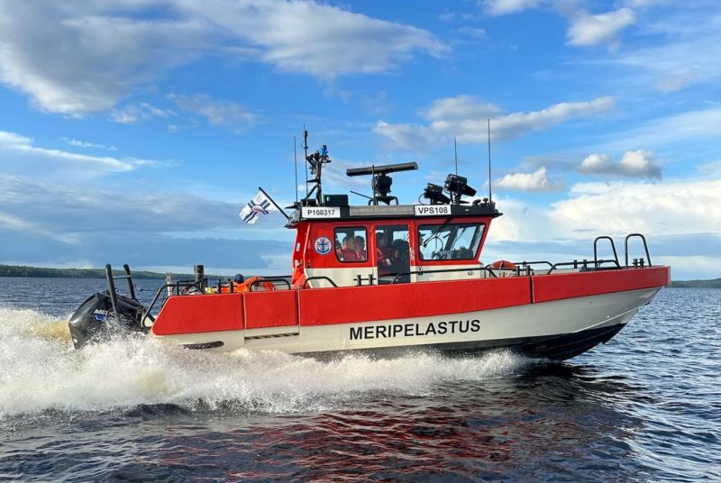 Moottoriveneilij&auml; ajoi karille Kuopion matkustajasataman alueella &ndash; Kuopion j&auml;rvipelastajat hakivat kuljettajan turvaan - Uutinen - Totalvene.fi