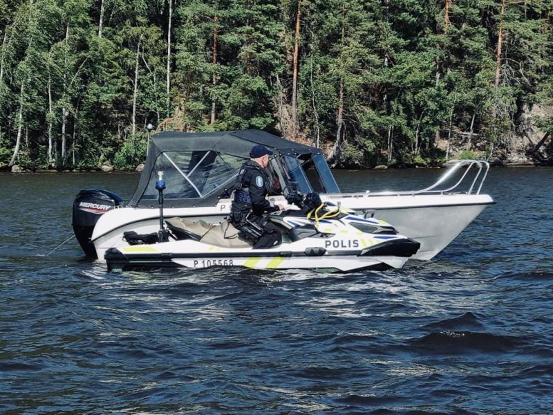 Vesiliikennevalvontaa tehostetaan kes&auml;ll&auml; L&auml;nsi-Uudellamaalla &ndash; Poliisiveneen lis&auml;ksi k&auml;yt&ouml;ss&auml; on my&ouml;s vesikootteri - Uutinen - Totalvene.fi