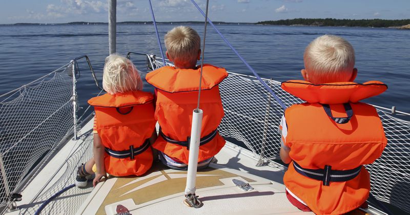 Traficom ja Alko muistuttavat: Et ole voittamaton, olet korvaamaton  &ndash; Pue pelastusliivit - Uutinen - Totalvene.fi