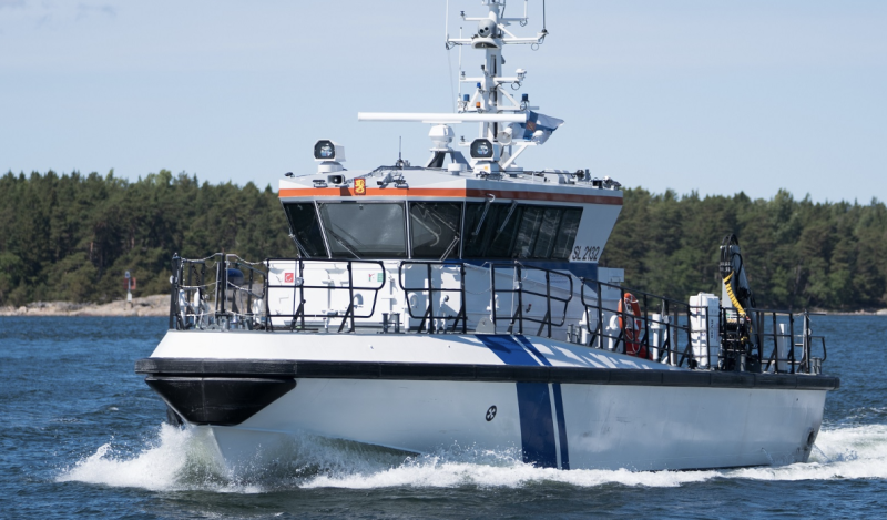 Vaaratilanne vesill&auml;  &ndash; Proomusta pudonnut puutavara uhkaa vesill&auml;liikkujia - Uutinen - Totalvene.fi