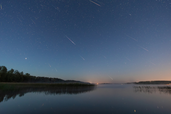 Katseet taivaalle &ndash; Viikonlopun aikana voi n&auml;hd&auml; sek&auml; revontulia ett&auml; t&auml;hdenlentoja - Uutinen - Totalvene.fi