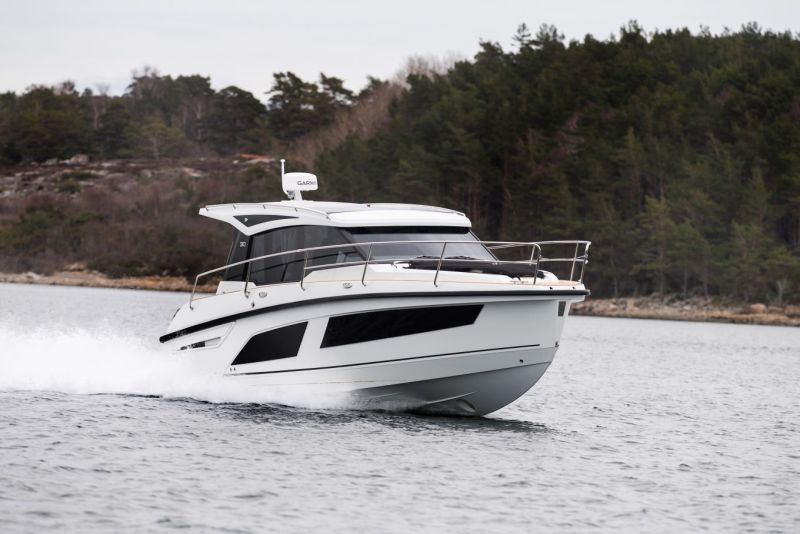 Grandezza 30 CA (2023&ndash;) &ndash; Suosikkisarja t&auml;ydentyy - Video - Totalvene.fi