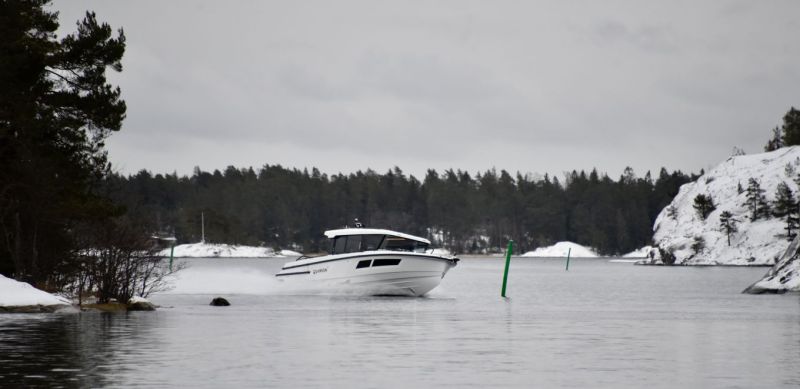 Quarken 35 Cabin (2024&ndash;) &ndash; Moneen menoon sopiva - Video - Totalvene.fi