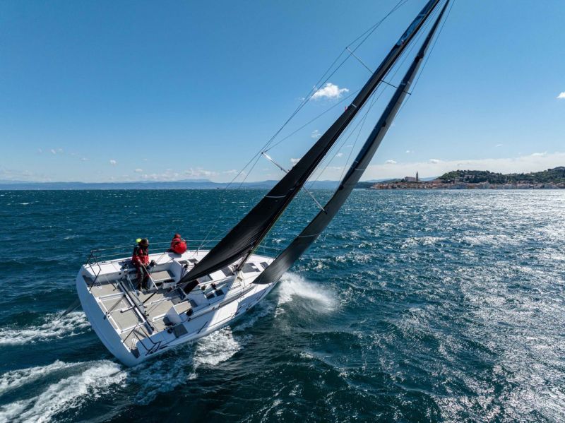 Beneteau First 36 SE (2025-) &ndash; Ruutia radoille - Ensiesittely - Totalvene.fi