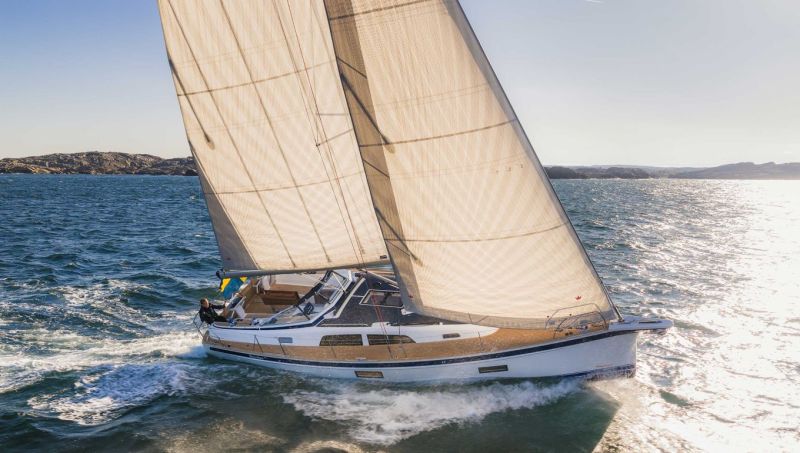 Hallberg-Rassy 370 (2025-) &ndash; Keskikokoa loistokkaasti - Ensiesittely - Totalvene.fi