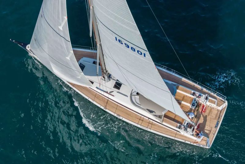 Italia Yachts IY 16.98 Bellissima (2025-) &ndash; Nopea lippulaiva - Ensiesittely - Totalvene.fi