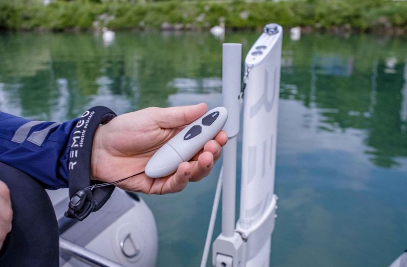 Remigo One -kaukos&auml;&auml;din (2025-) &ndash; Et&auml;hallintaa s&auml;hk&ouml;per&auml;moottoriin - Ensiesittely - Totalvene.fi