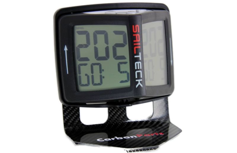 SailTeck -taktiikkakompassi (2025-) &ndash; Pienen viisaan p&auml;tev&auml;mpi versio - Ensiesittely - Totalvene.fi