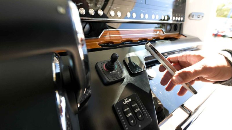 Scanstrut Ultra -laturi (2025&ndash;) &ndash; Pieni, nopea ja tiukasti tarttuva - Ensiesittely - Totalvene.fi