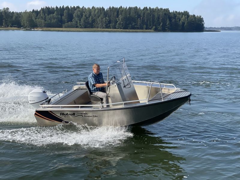 Alutroll 465 Trooper Lite (2025&ndash;) &ndash; Kevyesti kalustettu - Kokeilu - Totalvene.fi
